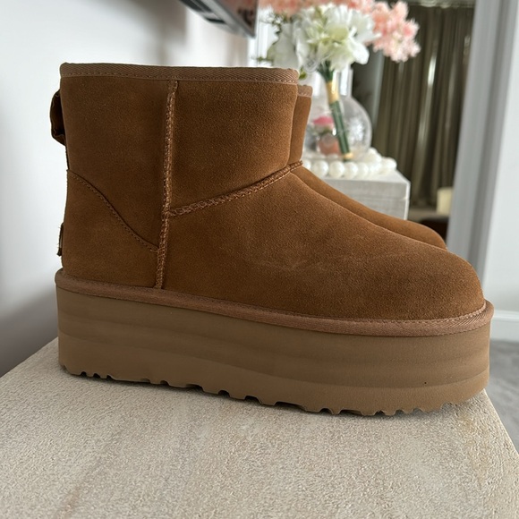 UGG Classic Mini Platform  Color: Chestnut  Size: 8 - Picture 4 of 6